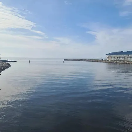 Charming Retreat Near Attractions - By Traum